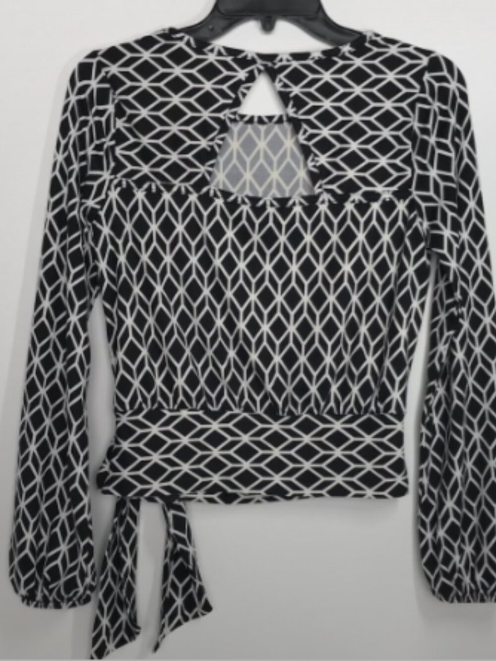 Women's L/S Top | Black/White Geometric & Side Tie - Picture 2 of 8